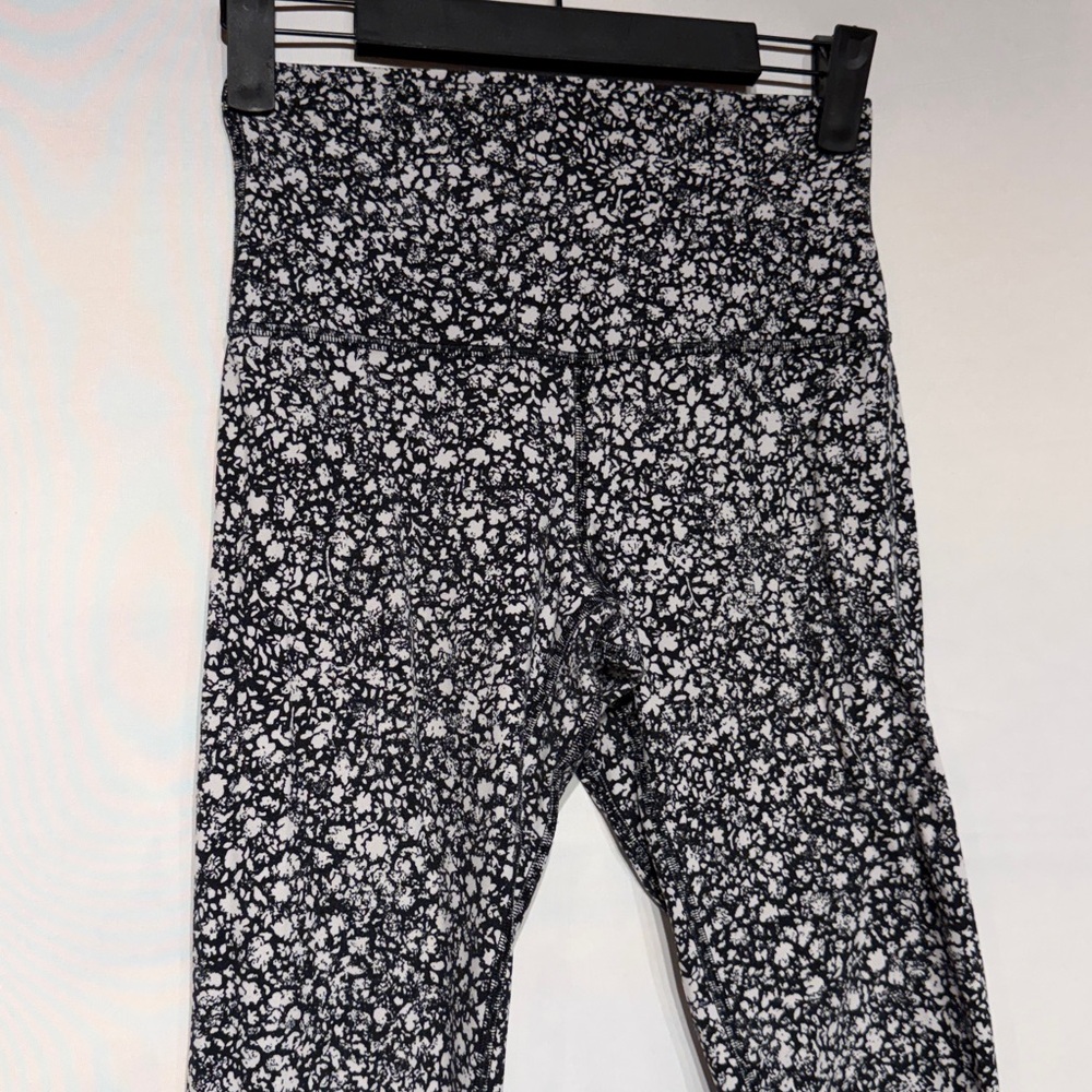 Lululemon Align High-Rise Crop 23" Venture Floral Alpine White Black Size 4 - Picture 5 of 9